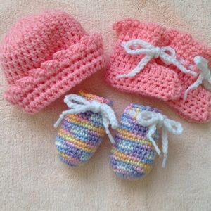 3 Piece Crochet Newborn Baby Set 🎀🍼